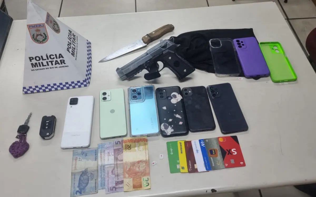 Materiais apreendidos com o suspeito