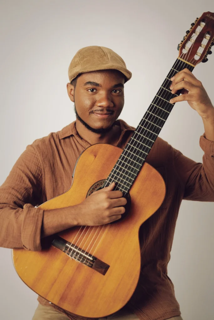multi-instrumentista Raphael dos Santos