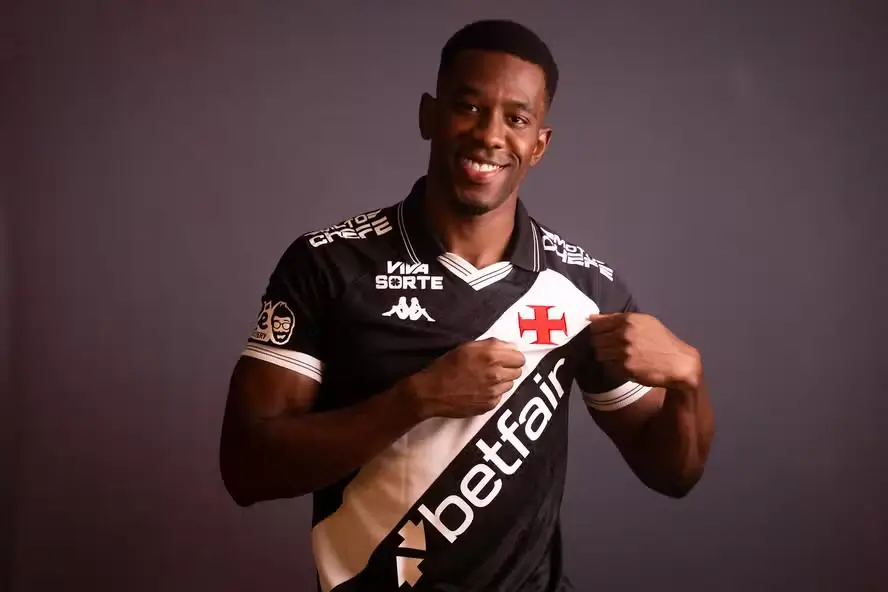 Zagueiro Carlos Cuesta