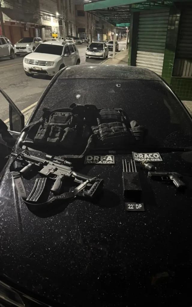 Agentes apreenderam fuzil, pistola, bloqueador de sinal GPS