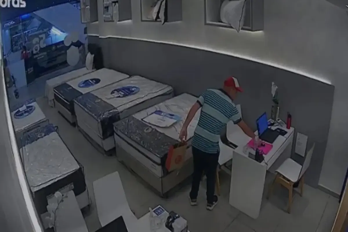 furto de celular em loja de colchões