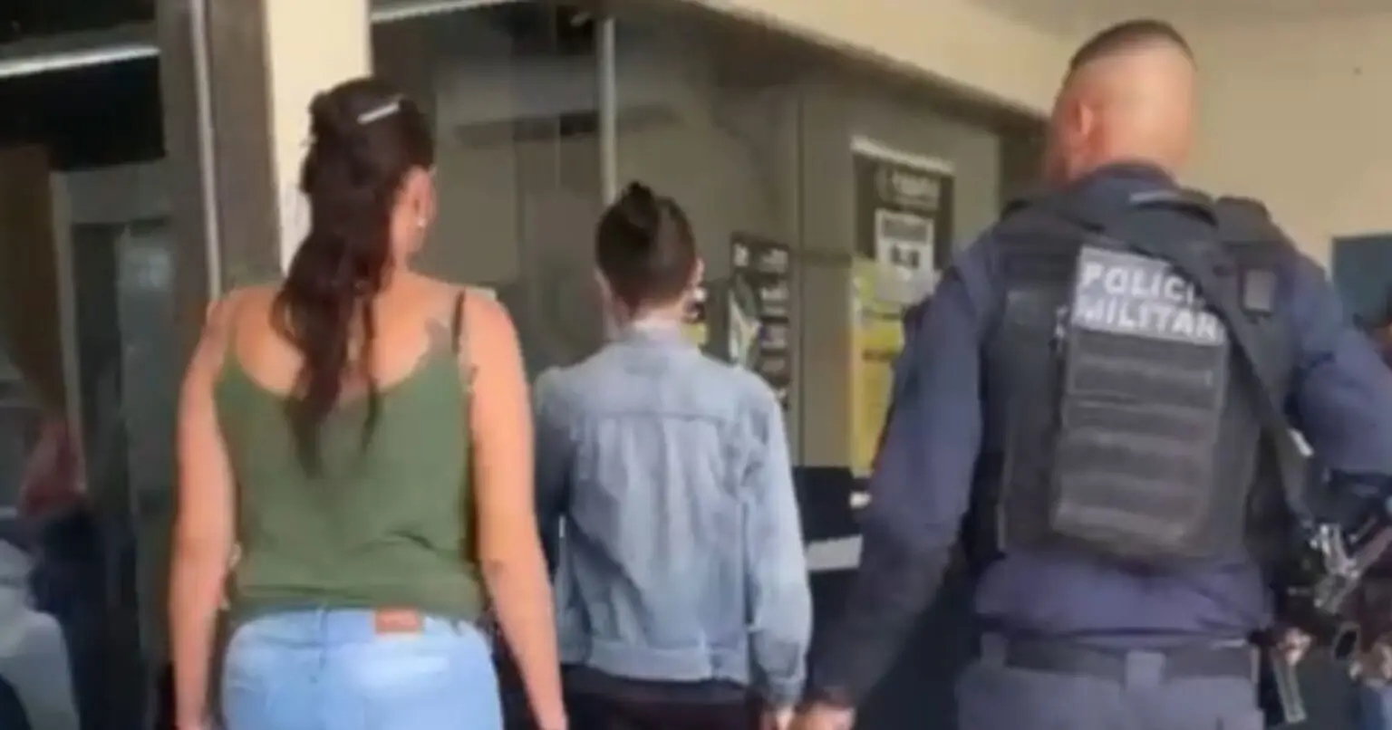 Casal colombiano é preso roubando passageiros de ônibus
