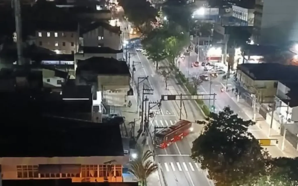 criminosos fecham via em Niterói