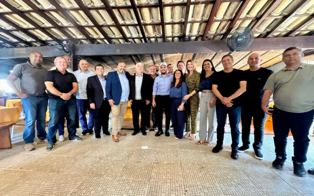 Encontro em São Pedro da Aldeia reúne prefeitos em torno de Rodrigo Bacellar