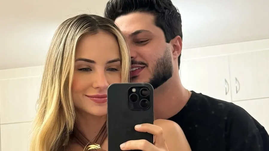 Gabi Martins e Fidelis Falantes estão namorando.
