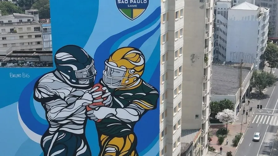 Grafite da NFL em prédio do centro de SP