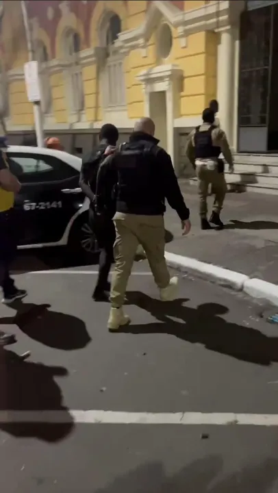 Homem foi levado para a central de flagrantes da região