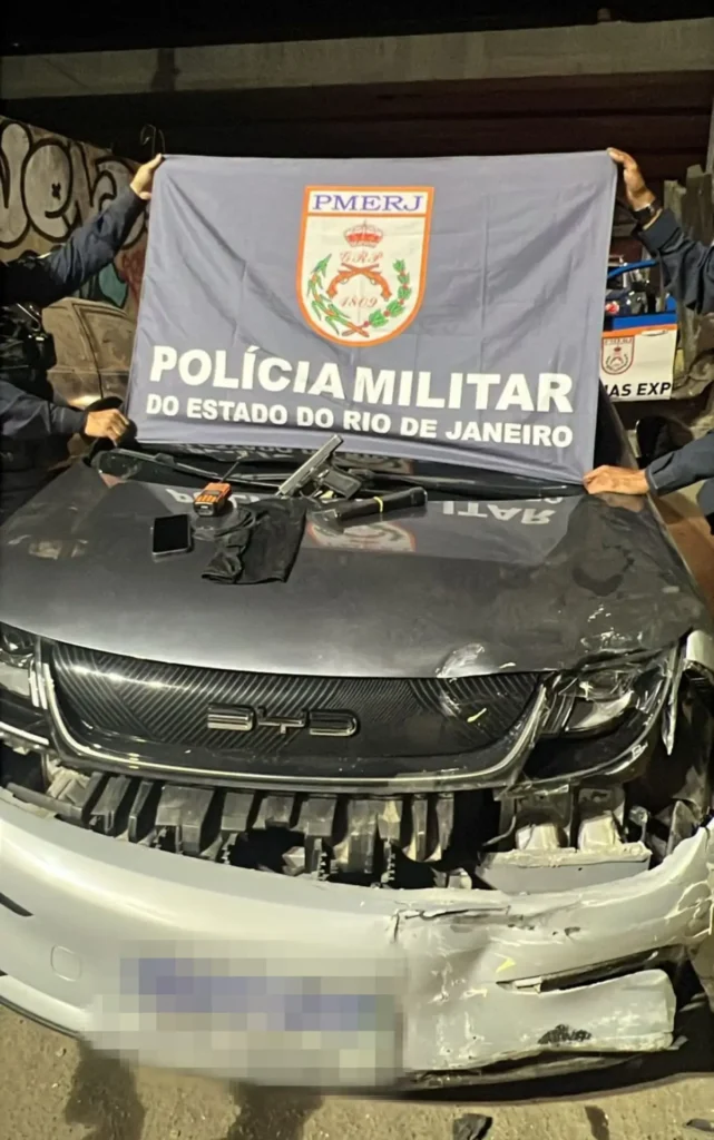 PMs apreenderam pistola, munições, radiotransmissor e celular
