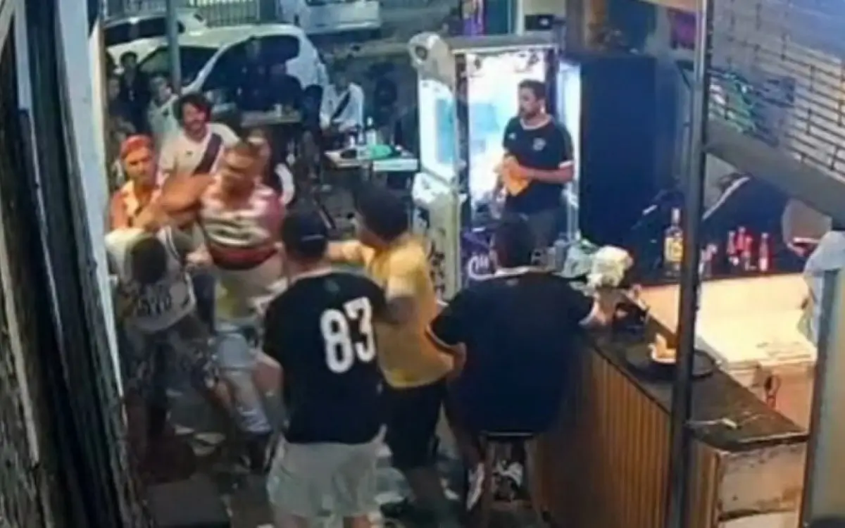 Membros de torcida organizada do Flamengo atacam vascaínos