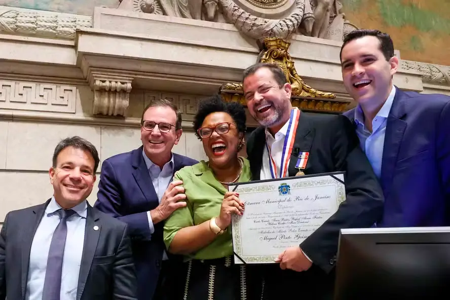 Miguel Pinto Guimarães recebe Medalha Pedro Ernesto