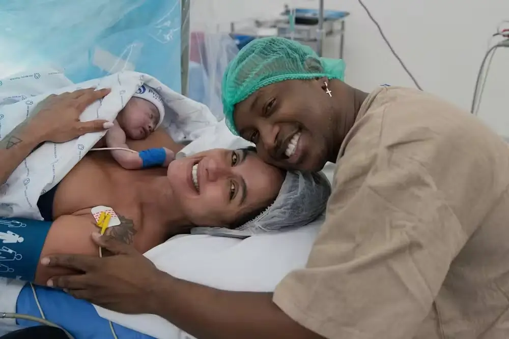 primeiro filho de Thiaguinho e Carol Peixinho