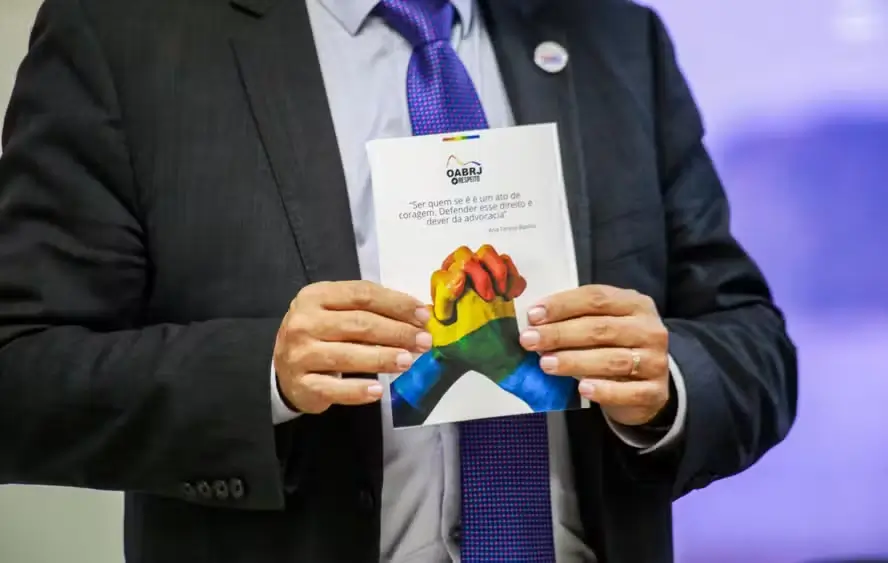 cartilha com direitos da advocacia LGBTQIAPN+