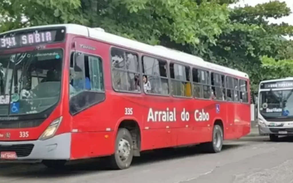 ônibus em Arraial do Cabo
