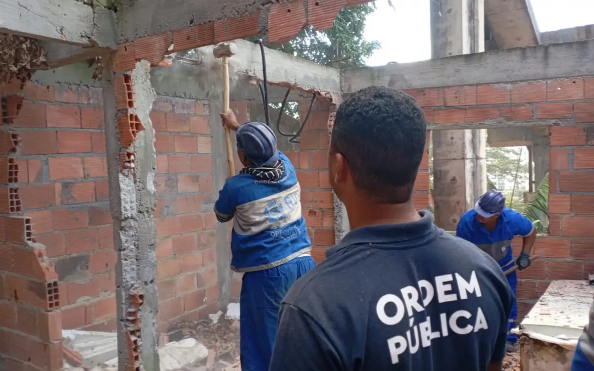 construções irregulares na Comunidade Santa Marta
