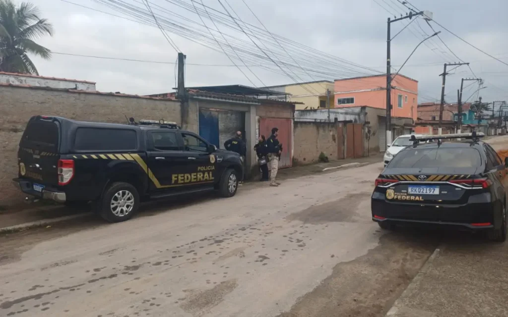 Policiais cumpriram mandados de busca e apreensão na Baixada Fluminense
