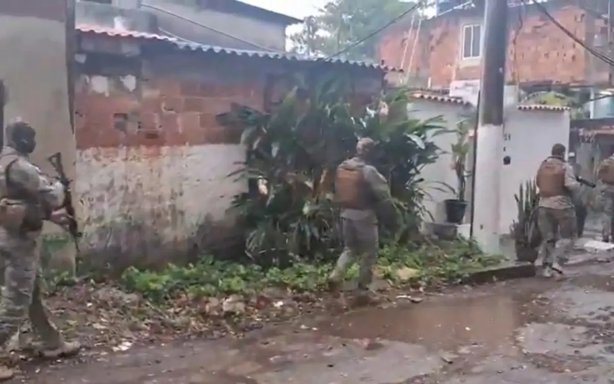 Equipes do Comando de Operações Especiais (COE) atuam na Gardênia Azul