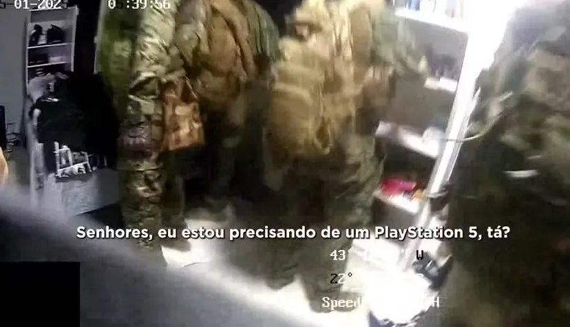 PMs do Bope são flagrados furtando casa