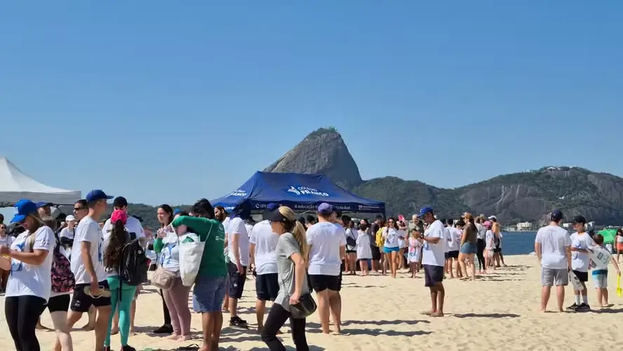 Voluntários na Praia do Flamengo