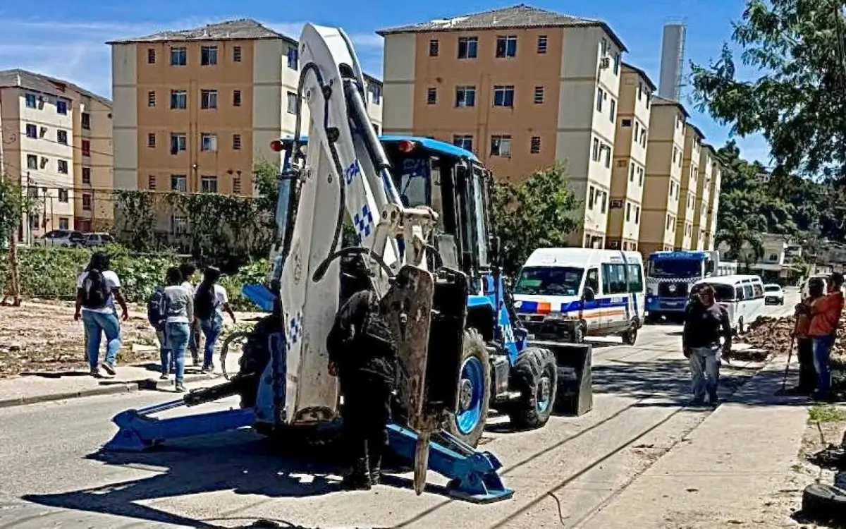 Prefeitura de Belford Roxo remove quebra-molas irregulares do tráfico