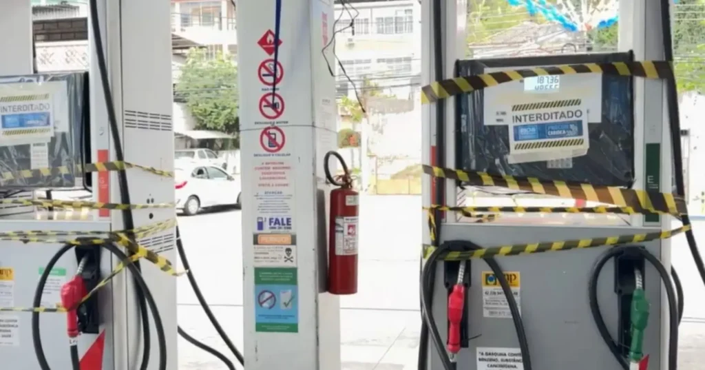 Procon fecha posto na Praça Seca