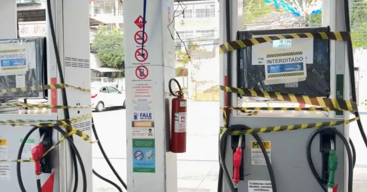 Procon fecha posto na Praça Seca