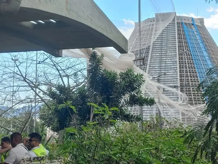 tela de obra da Petrobras e interrompe bondes de Santa Teresa
