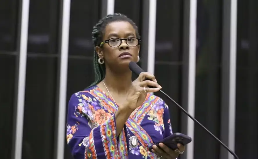 deputada Carol Dartora