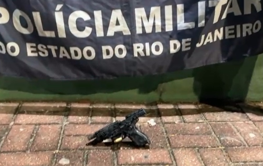 Pistola apreendida com suspeito morto
