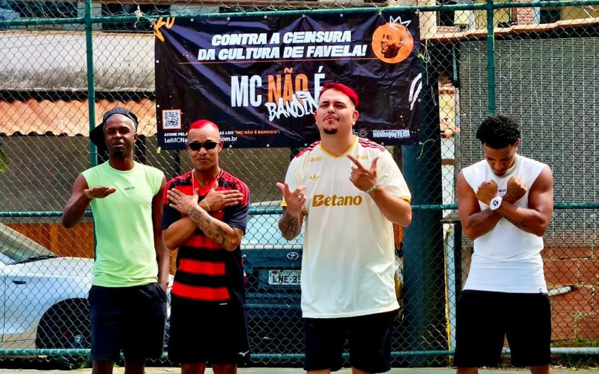 ’Dores de um Favelado’, do grupo Os Hawaianos