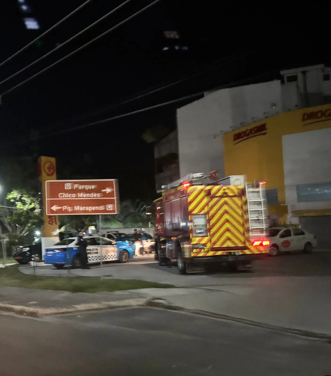 assalto a farmácia no Recreio