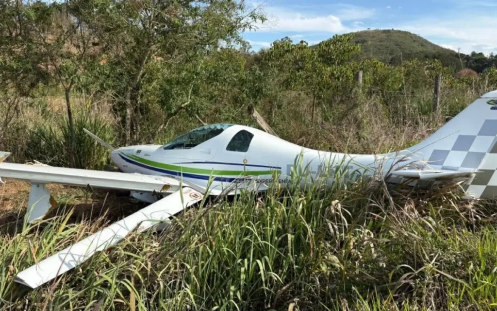 avião cai em São Lourenço