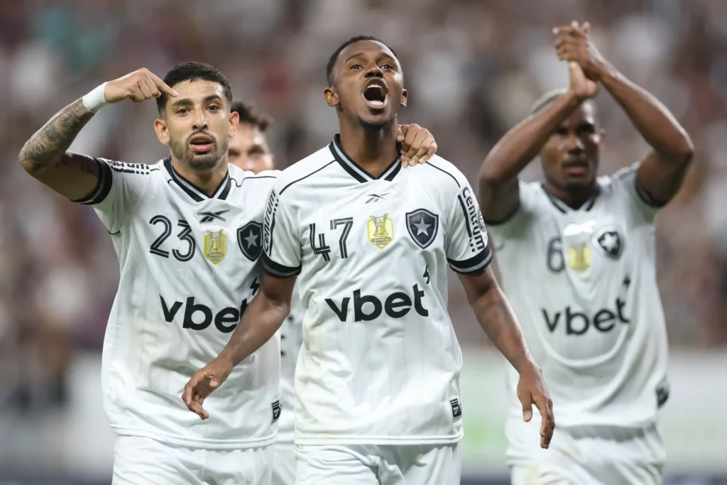 Jeffinho celebra gol marcado pelo Botafogo