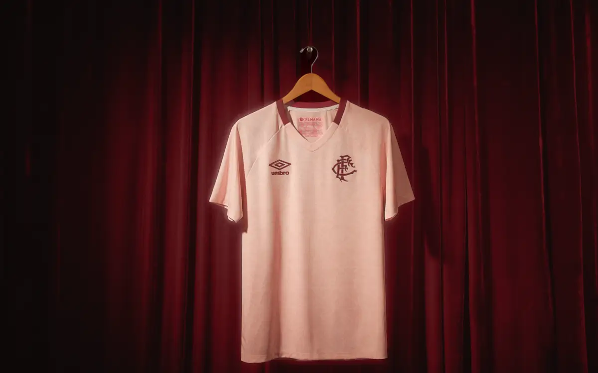Camisa rosa do Fluminense