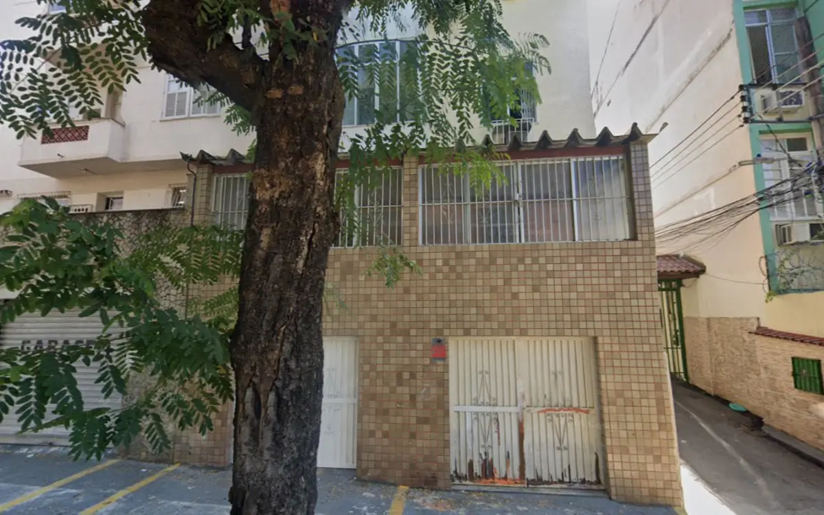 Casa pega fogo em Vila Isabel
