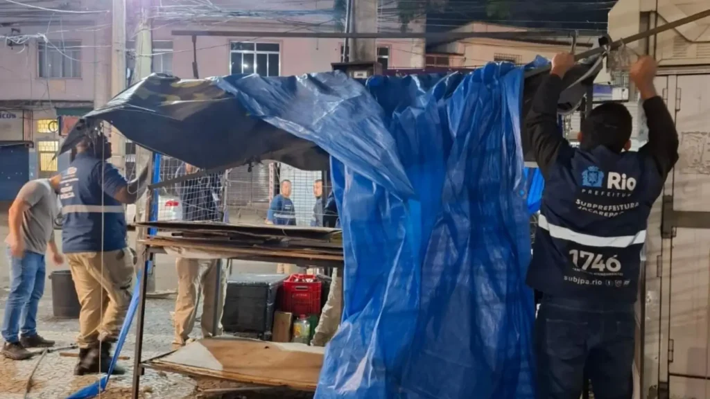Feira irregular em Vila Valqueire é desmontada pela Subprefeitura