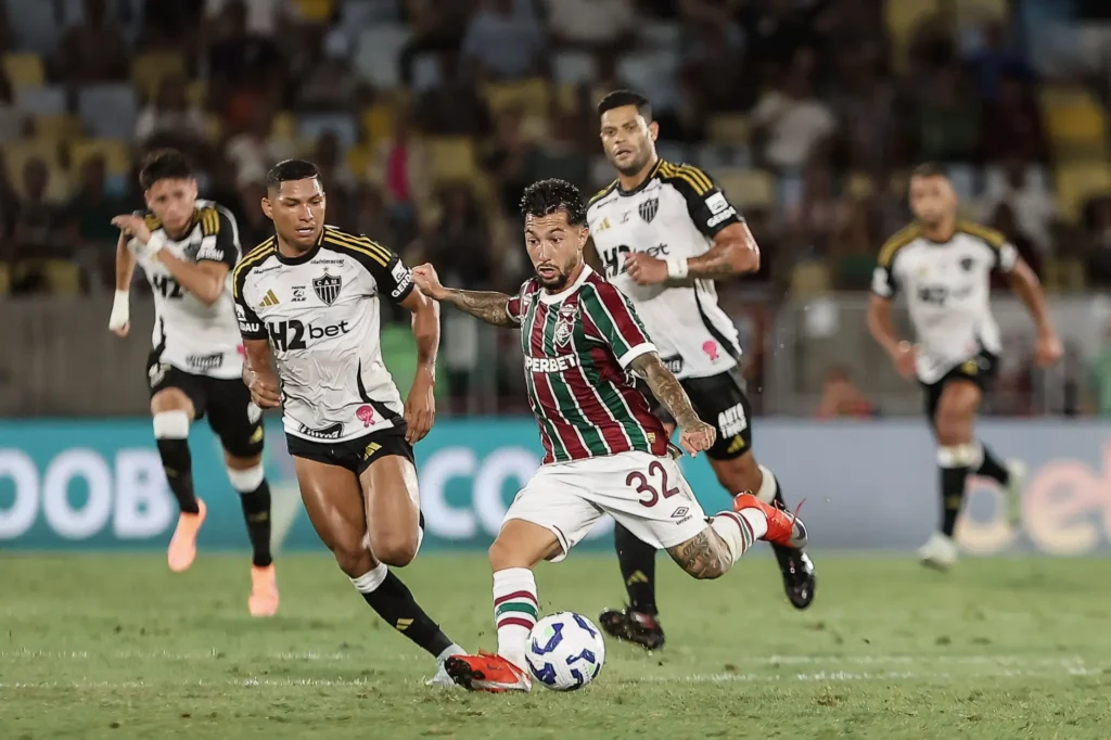 Lucho Acosta. Fluminense enfrentou o Atlético-MG, neste sábado (4), no Maracanã, pela 27ª rodada do Brasileirão Lu