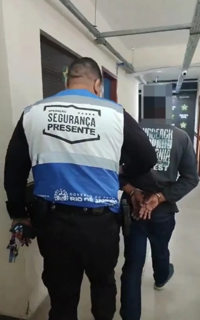 O homem foi levado para a 93ª DP