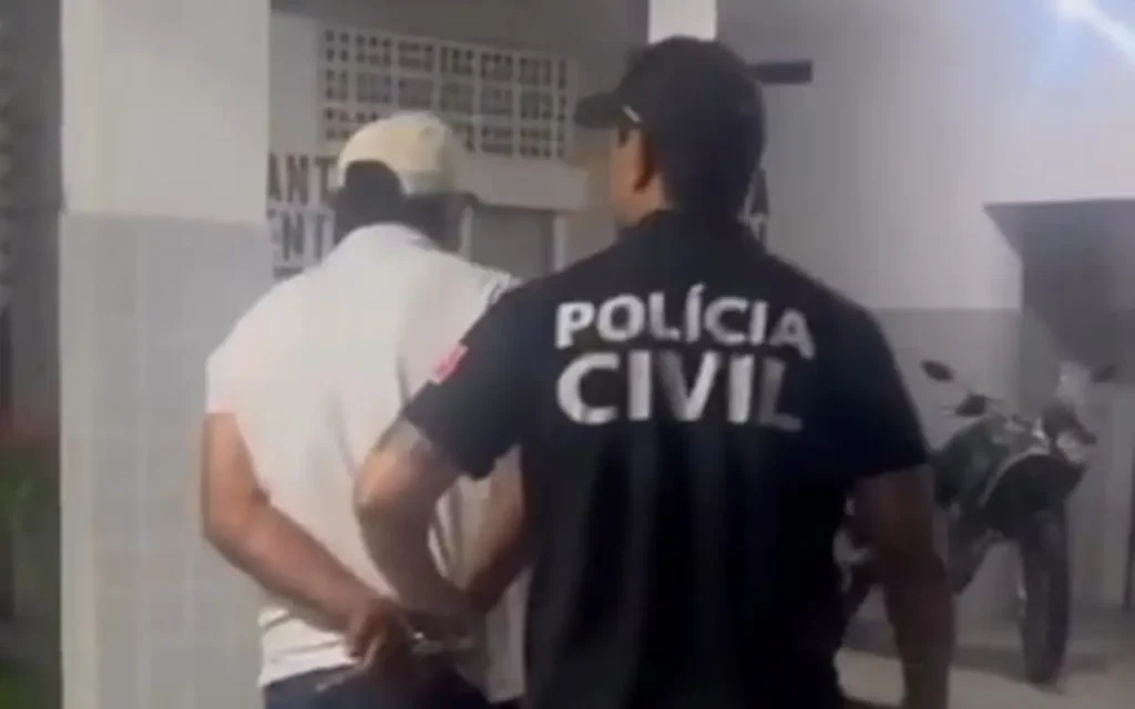 Homem esfaqueia cadela de vizinha no olho e acaba preso