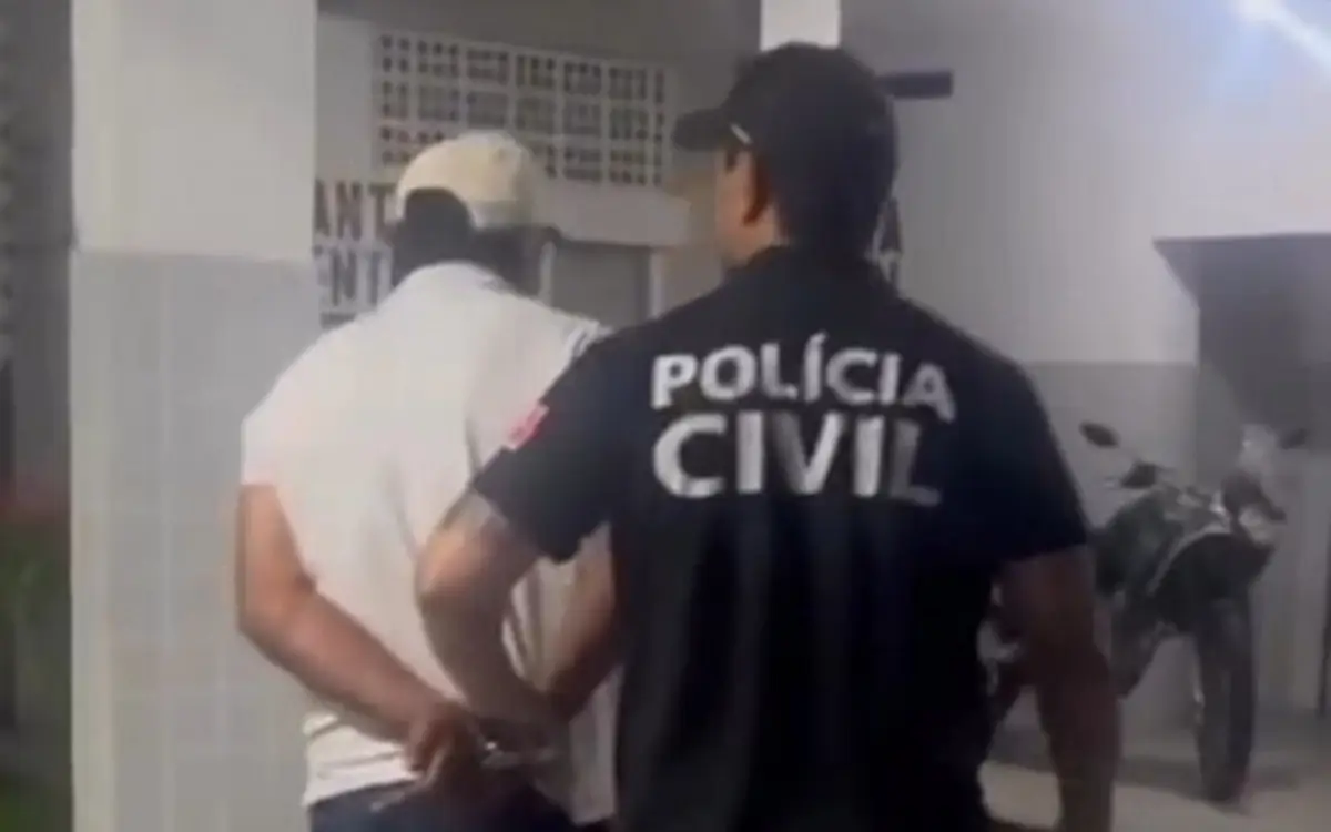 Homem esfaqueia cadela de vizinha no olho e acaba preso