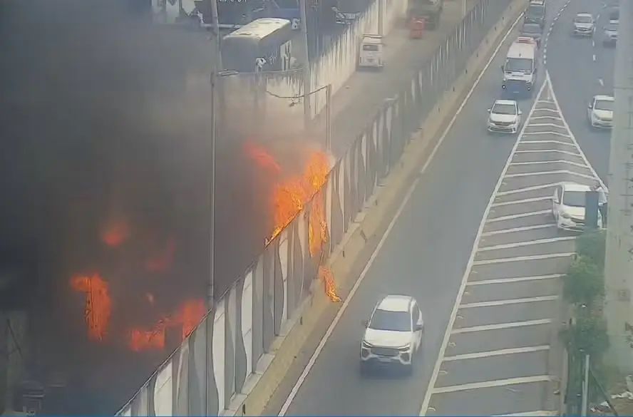 Incêndio atinge Del Castilho