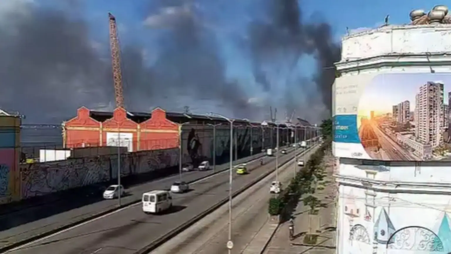 incêndio em galpão no Santo Cristo