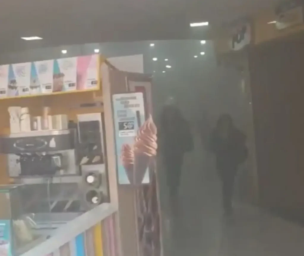 loja de roupas pega fogo em galeria de Madureira