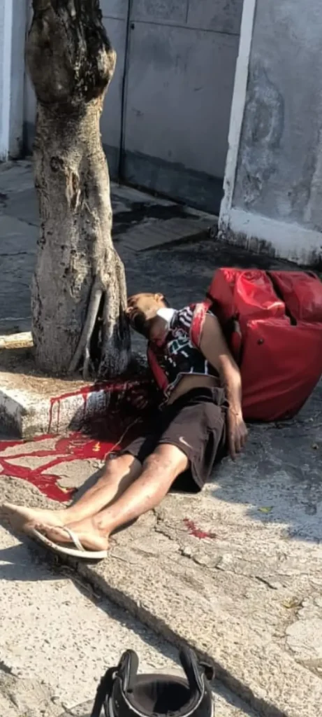 motoboy é executado a tiros em Curicica