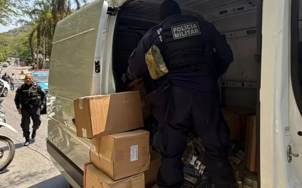 PMs frustram roubo de carga de cigarros em Niterói