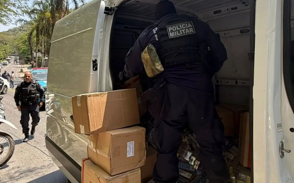 PMs frustram roubo de carga de cigarros em Niterói