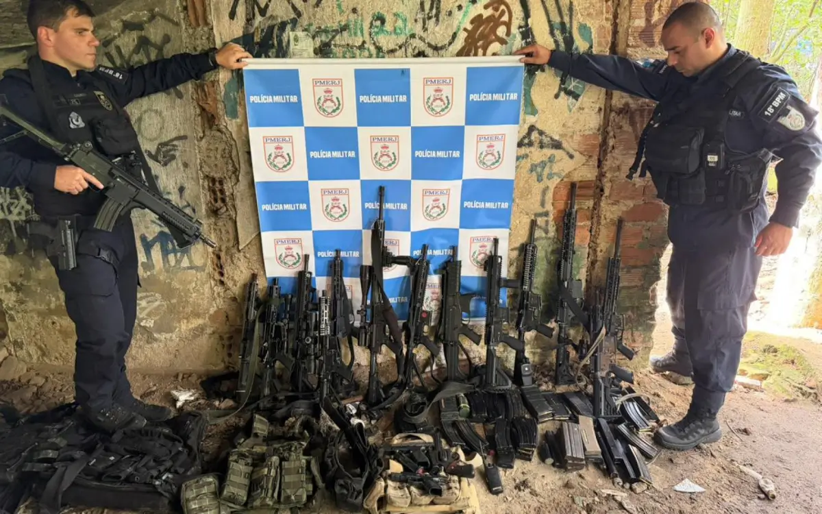 Arsenal de milicianos tinha 12 fuzis, pistolas, revólver, carabina e granadas