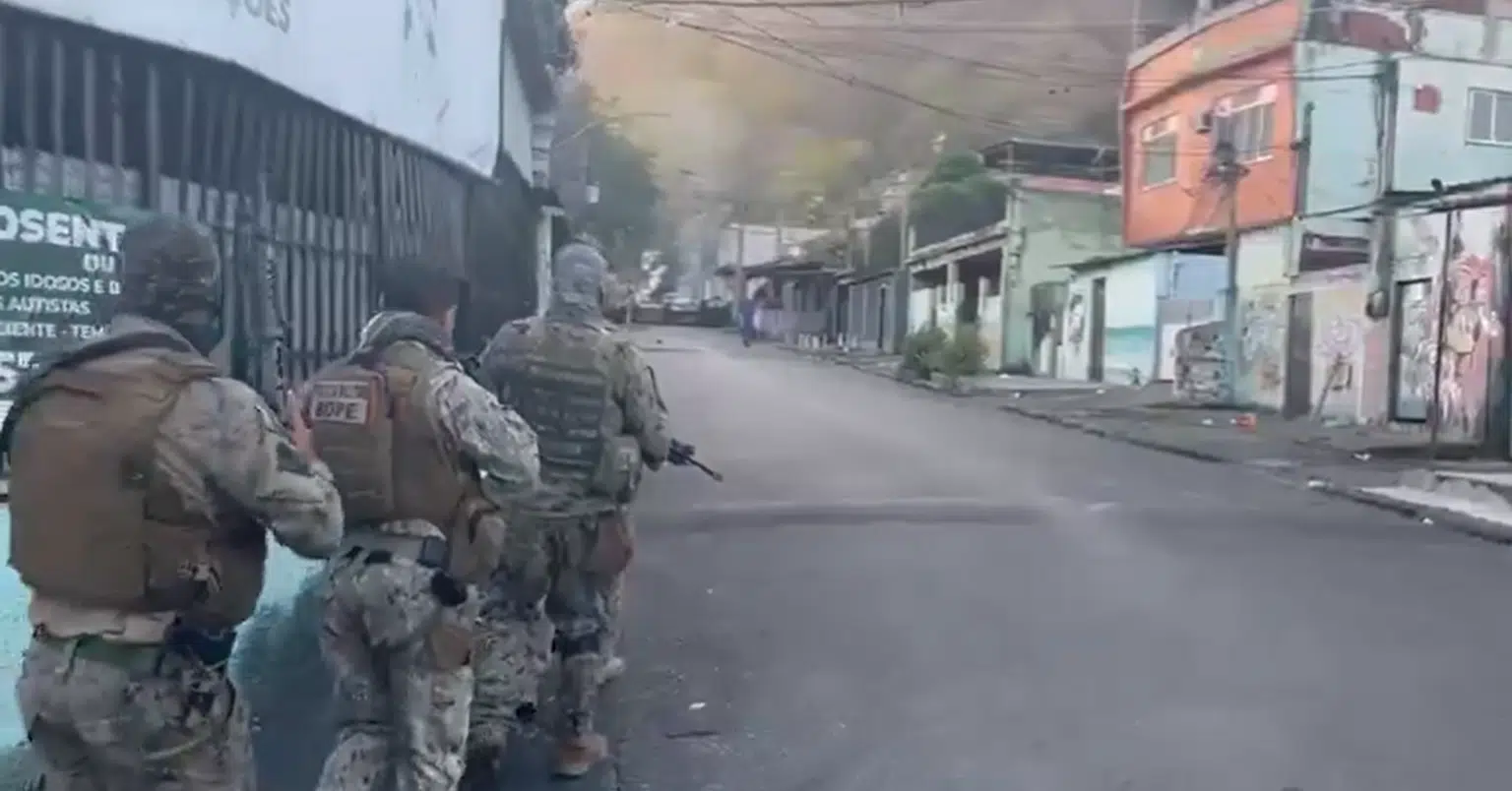 Polícia Militar realiza operação no Morro da Serrinha