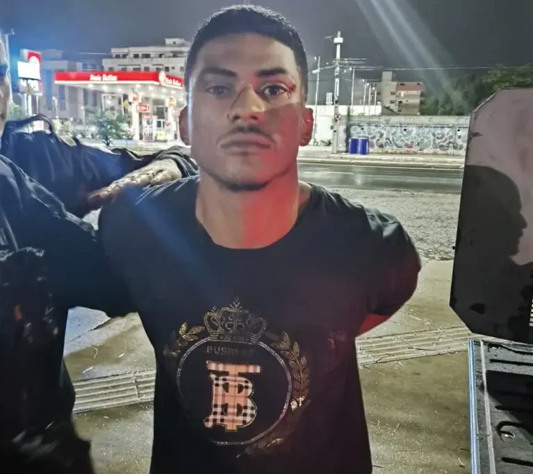 Polícia prende Gaguinho, líder do tráfico da Favela do Lixo