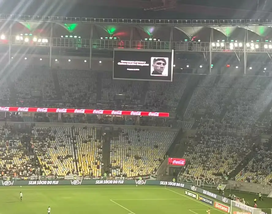 Policiais mortos em megaoperação no Rio são homenageados no Maracanã
