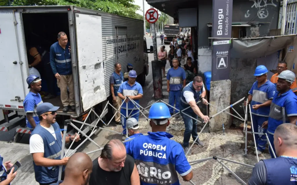 estruturas irregulares no Calçadão de Bangu